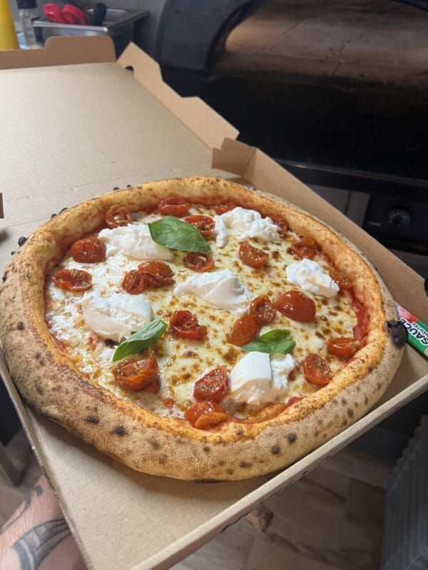 Pizza Margherita burrata